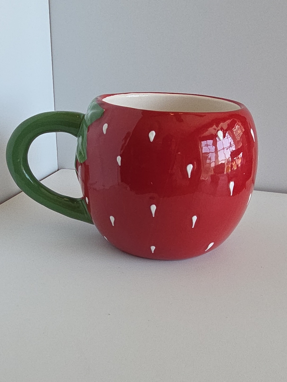 Room Essentials Earthenware Strawberry 16 Ounce Mug NWT